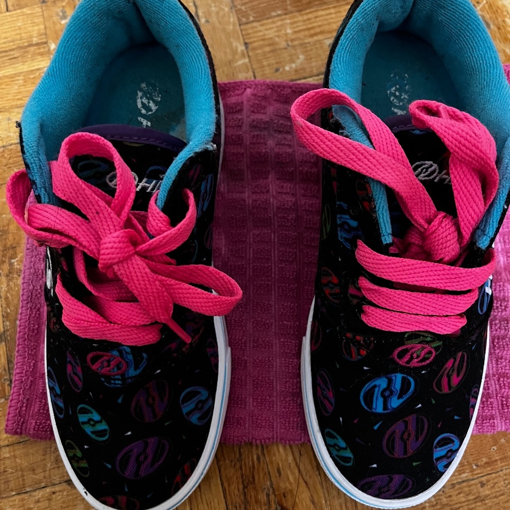 Heelys girls size UK-2 in very good condition